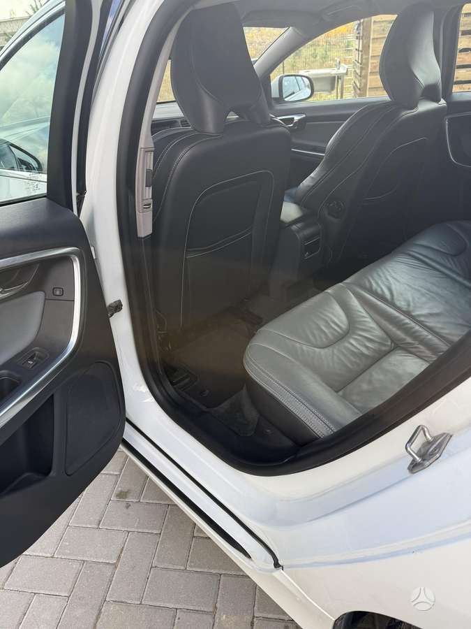 Volvo V60 2013 — photo 11