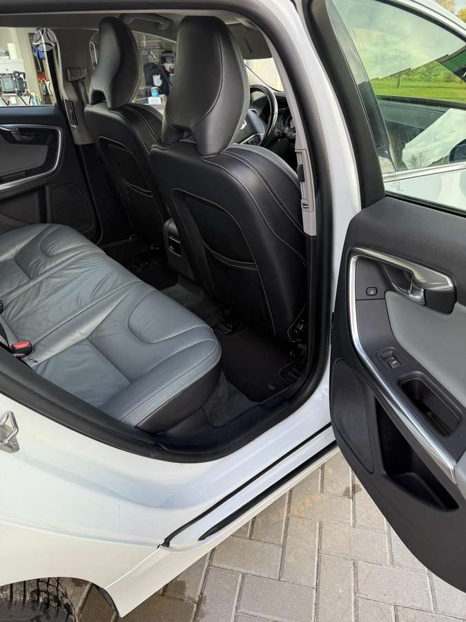 Volvo V60 2013 — photo 12