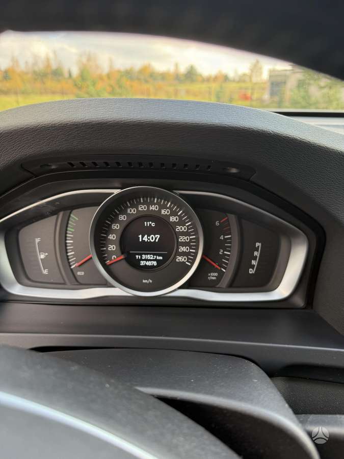Volvo V60 2013 — photo 15