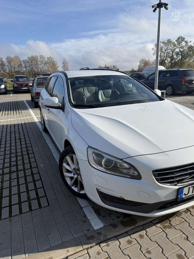 Volvo V60 2013 — rear view