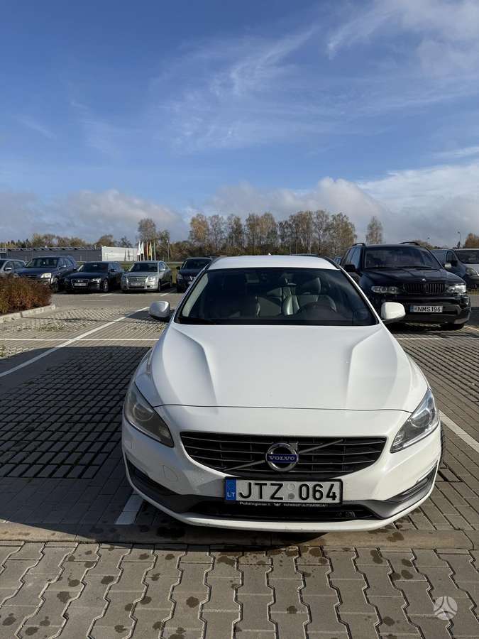 Volvo V60 2013 — interior