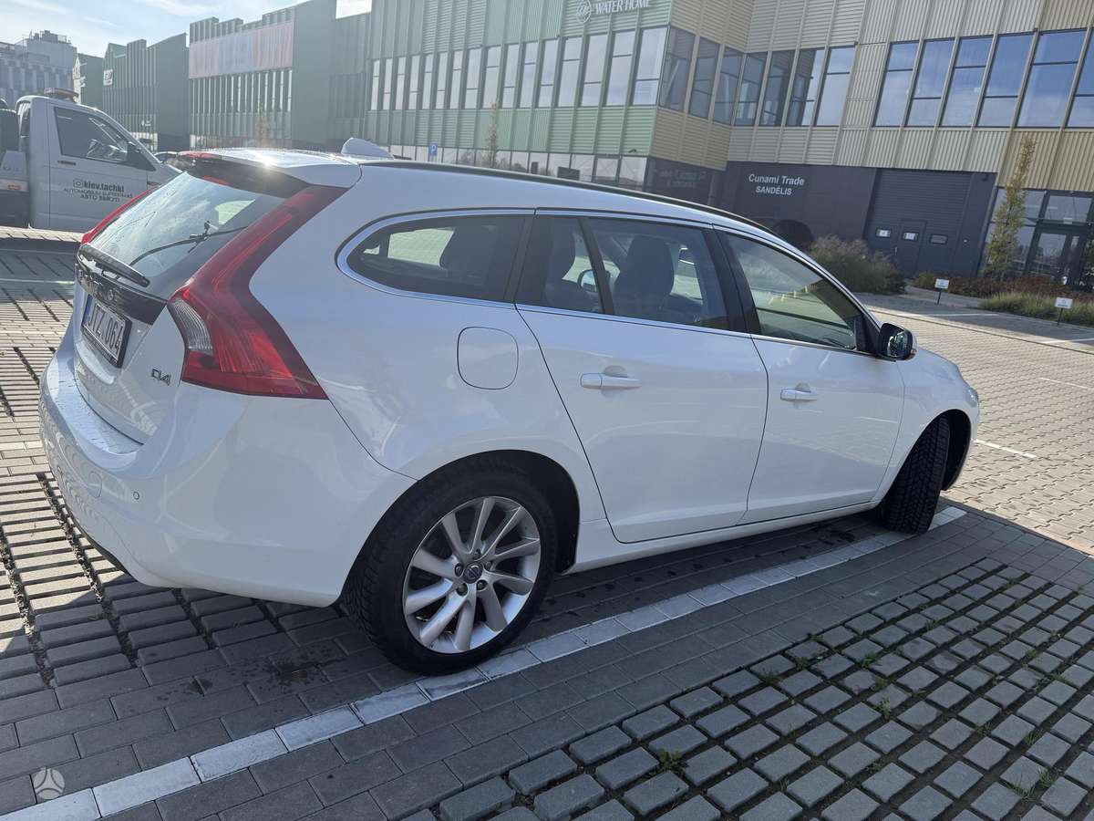 Volvo V60 2013 — engine 1984 cm³, 163 HP (120kW)