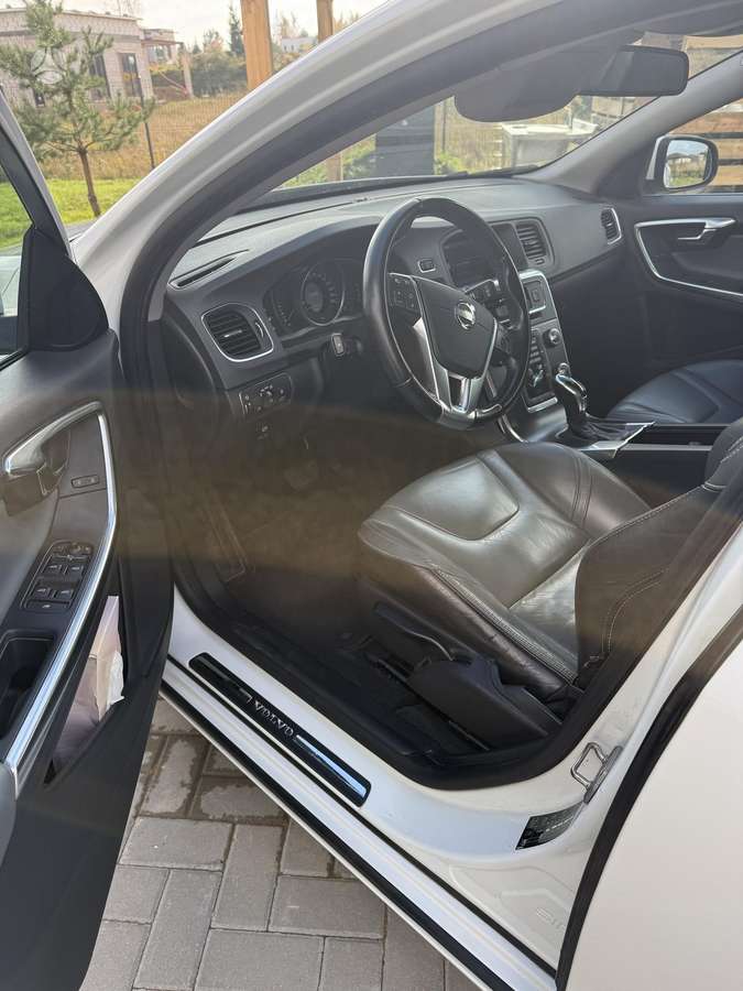 Volvo V60 2013 — photo 9