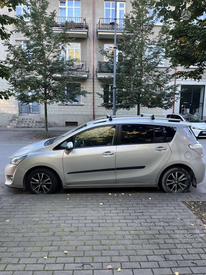 Toyota Verso 2013 — двигун 1798 cm³, 147 HP (108kW)