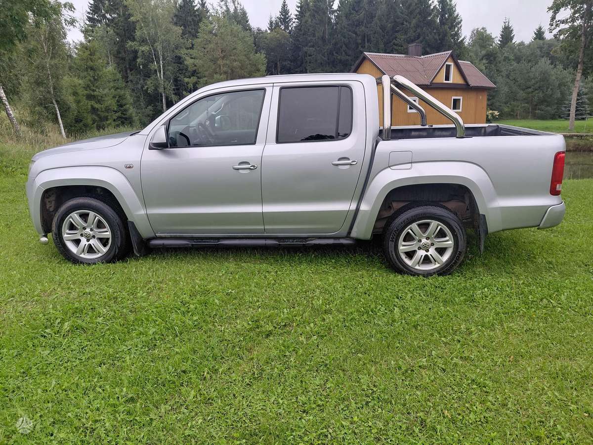 Volkswagen Amarok 2013 — rear view
