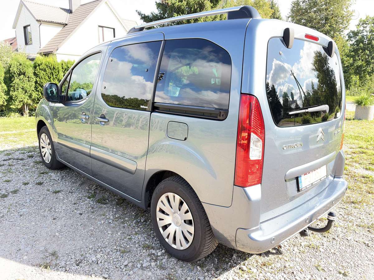 Citroen Berlingo 2010 — rear view