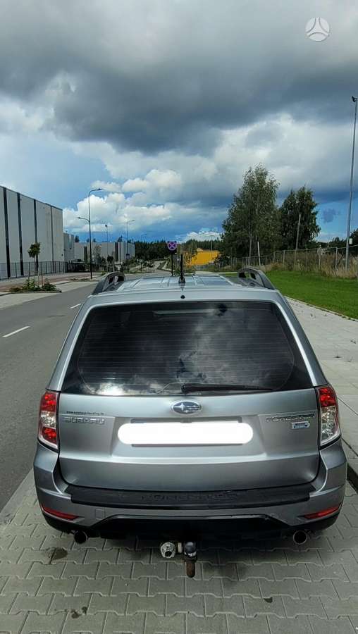 Subaru Forester 2011 — салон