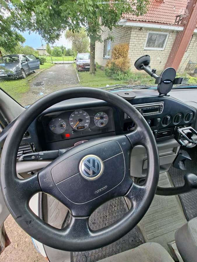 Volkswagen LT 2004 — engine 2500 cm³, 109 HP (80kW)