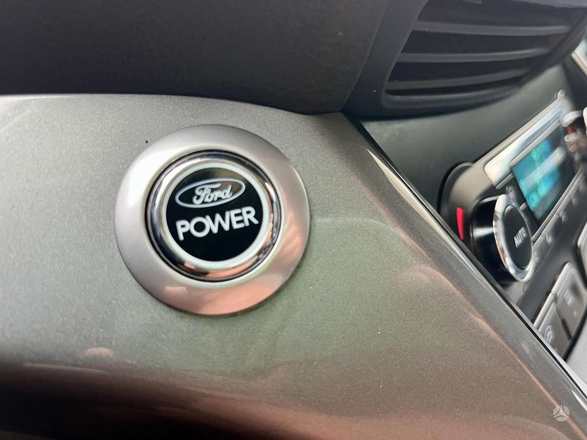 Ford C-MAX 2012 — photo 16