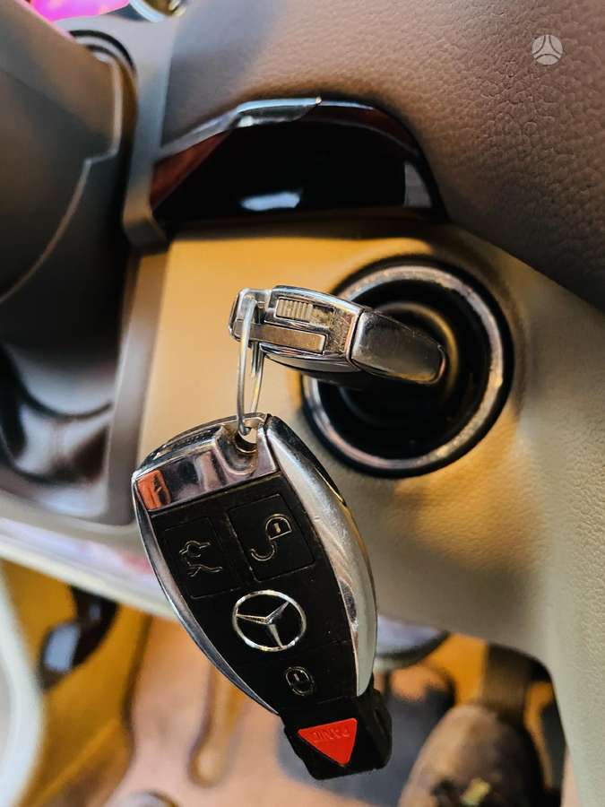Mercedes-Benz GL450 2012 — photo 17