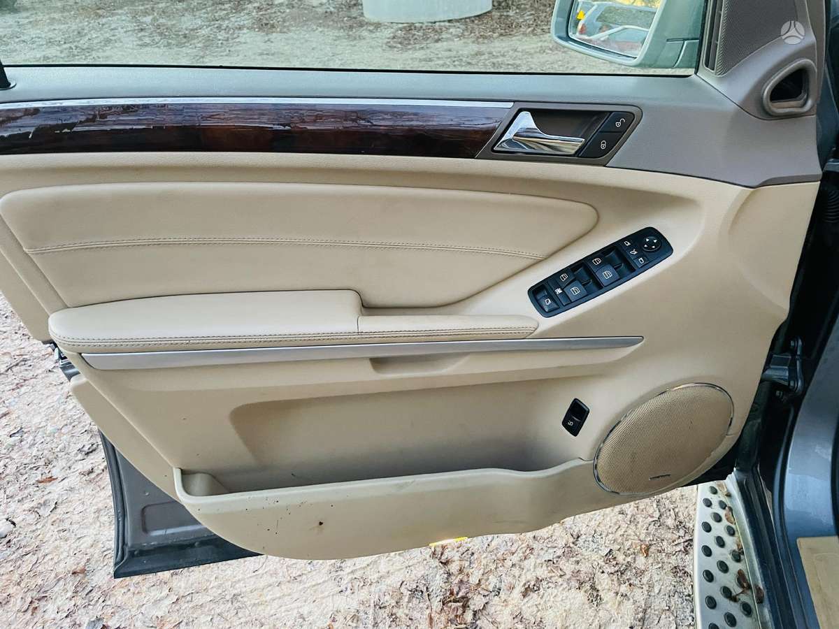 Mercedes-Benz GL450 2012 — photo 18