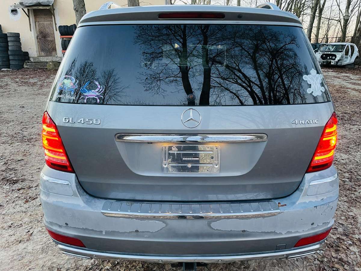 Mercedes-Benz GL450 2012 — rear view