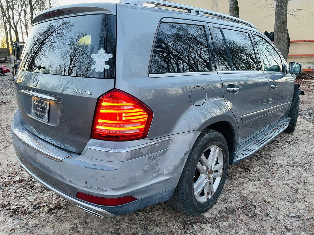 Mercedes-Benz GL450 2012 — interior
