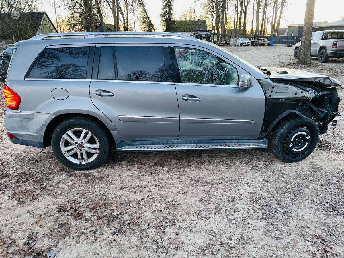 Mercedes-Benz GL450 2012 — photo 7