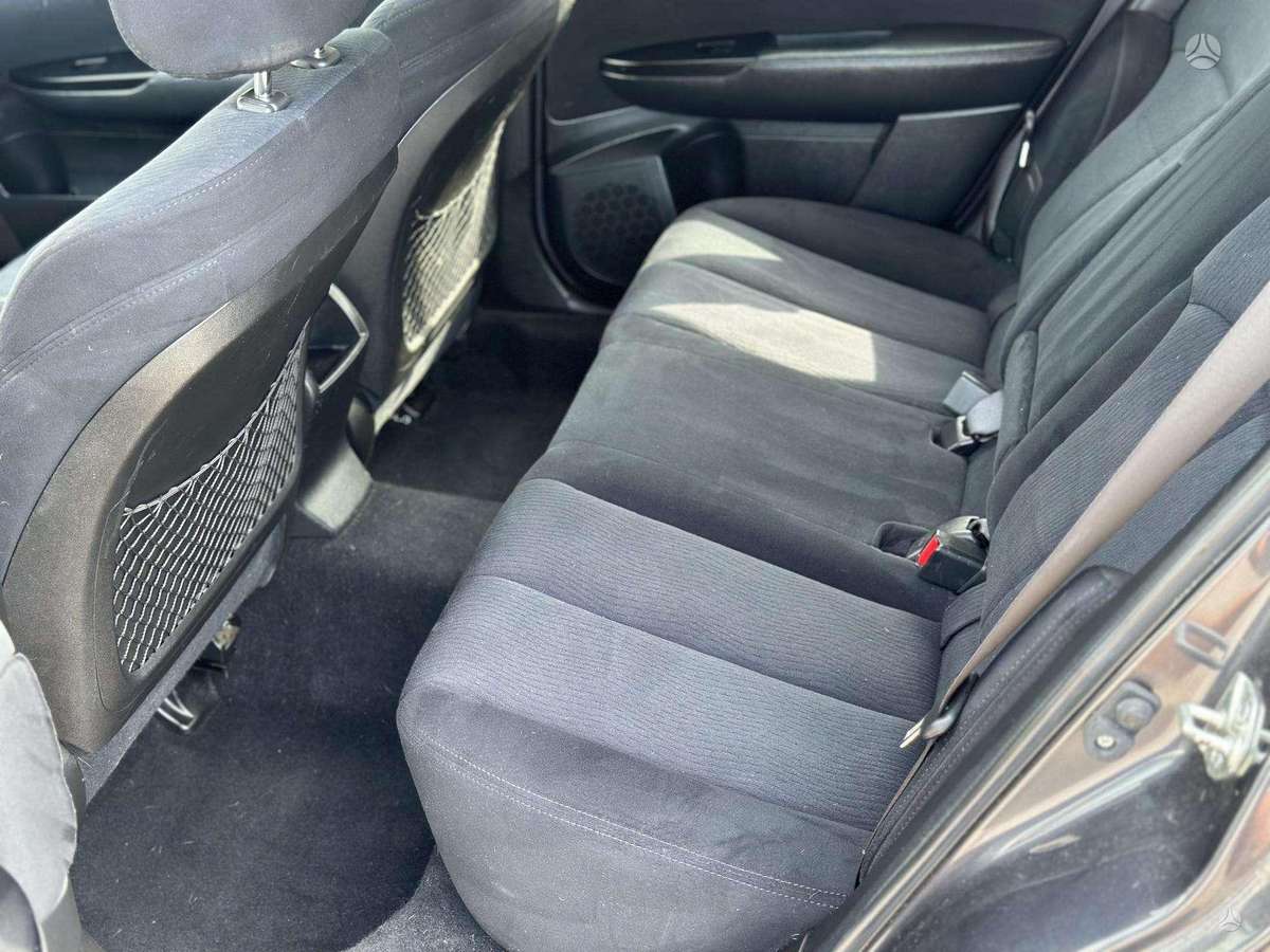 Subaru Outback 2010 — фото 21