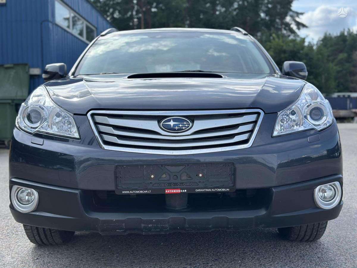 Subaru Outback 2010 — салон