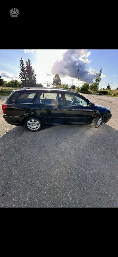 Toyota Avensis 2004 — rear view