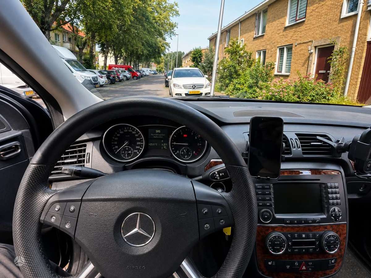 Mercedes-Benz R320 2007 — interior