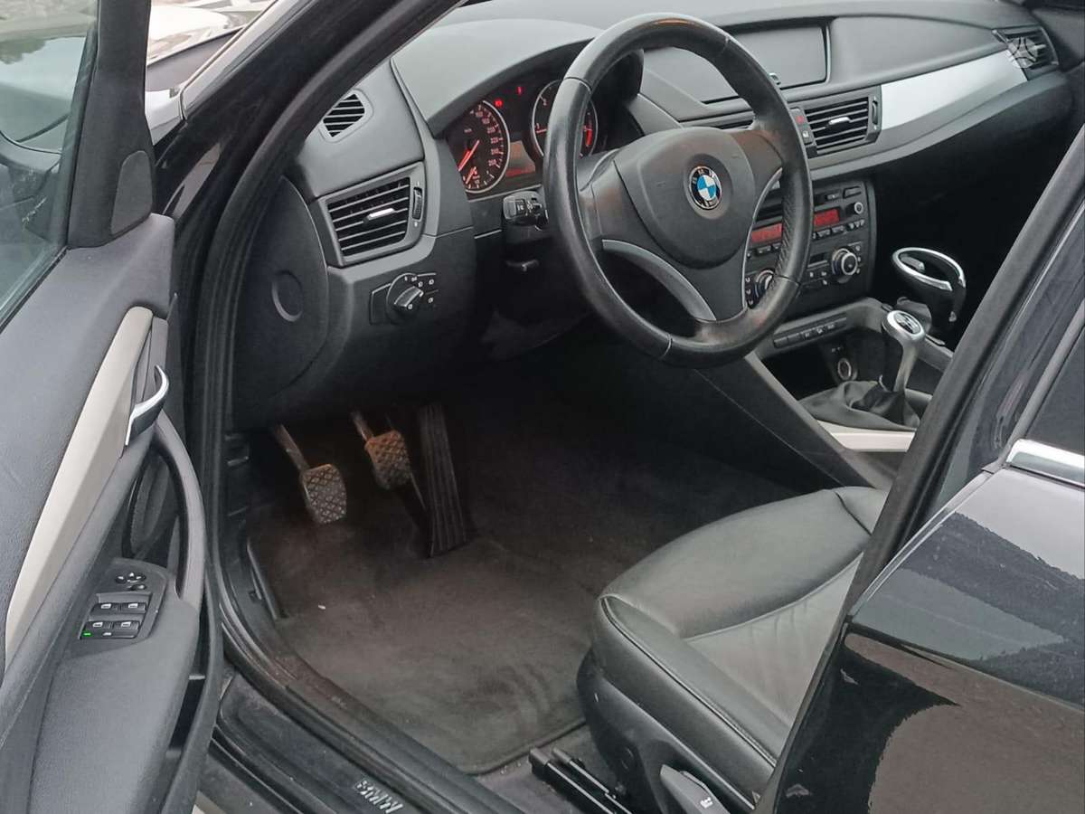 BMW X1 2011 — photo 13