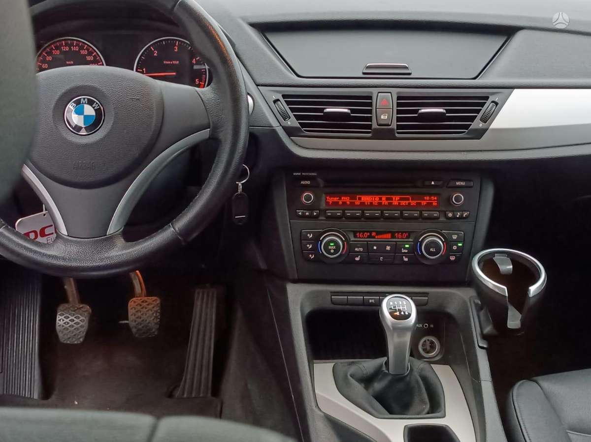 BMW X1 2011 — photo 14