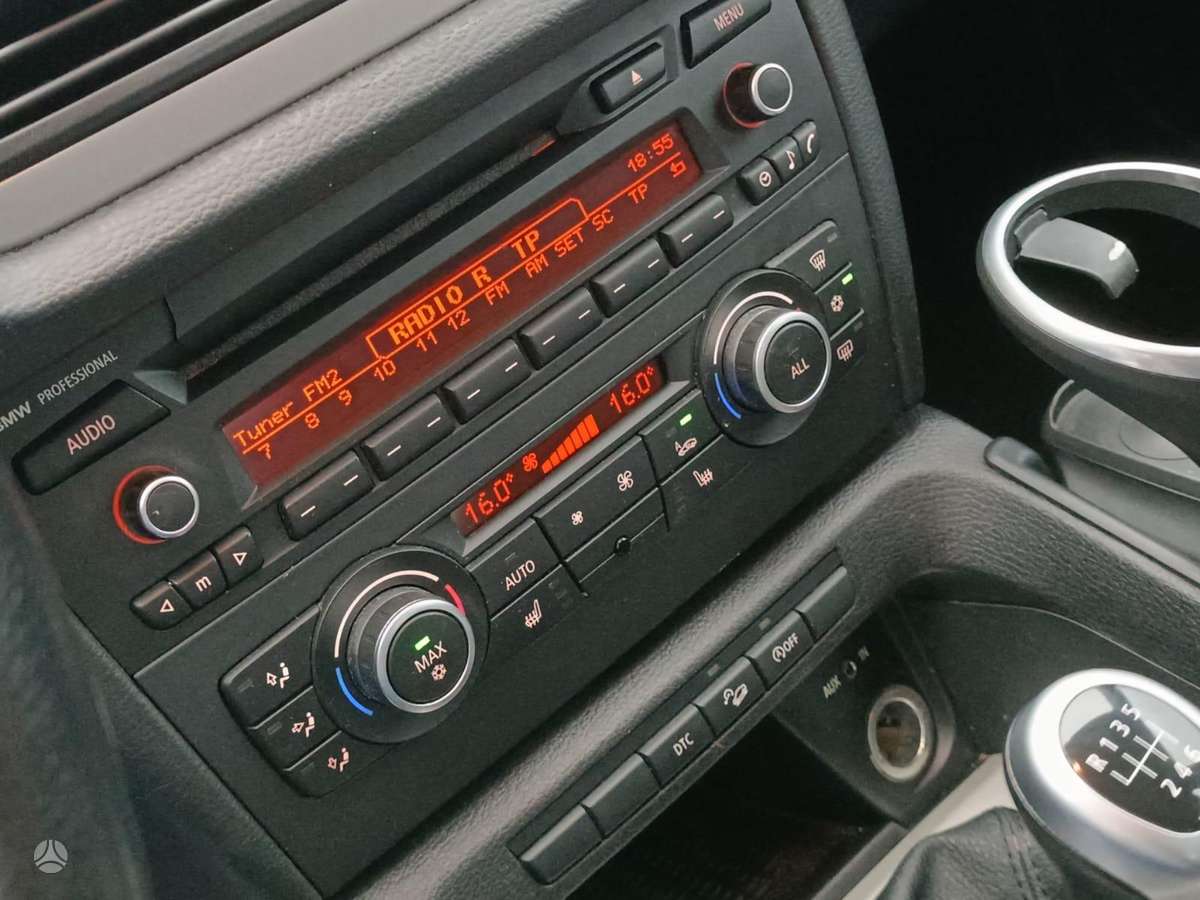 BMW X1 2011 — photo 17