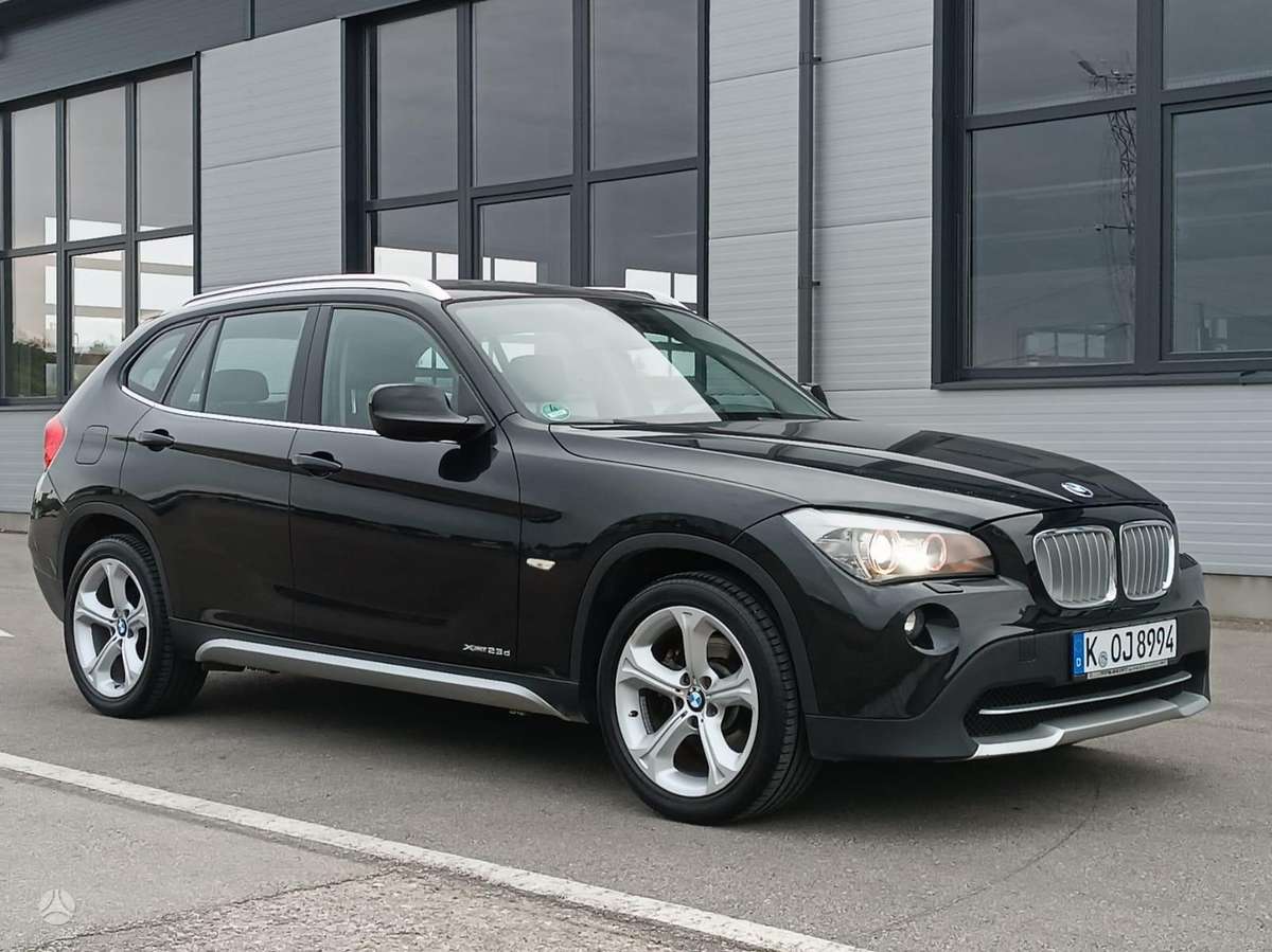 BMW X1 2011 — engine 2000 cm³, 204 HP (150kW)