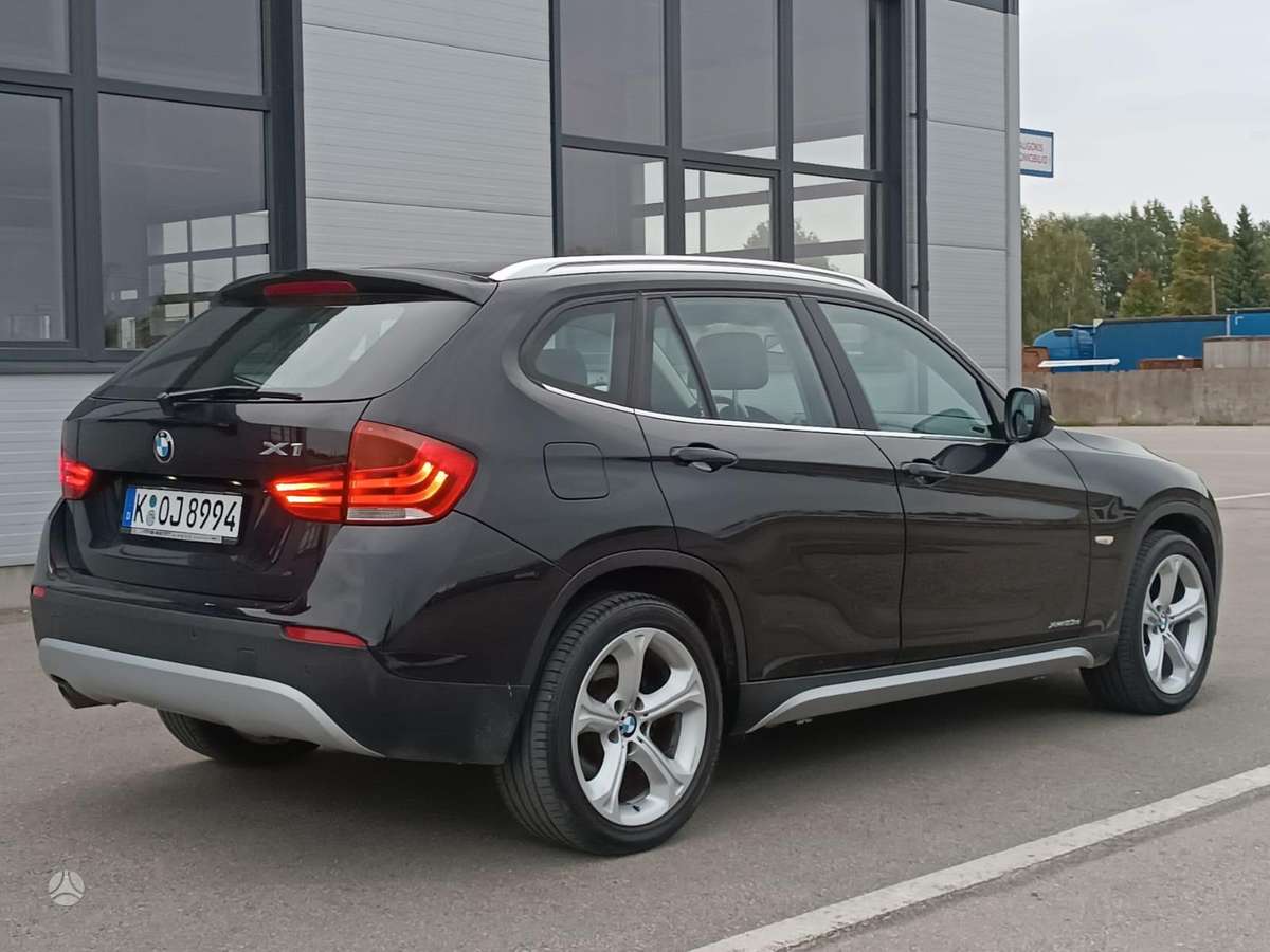 BMW X1 2011 — photo 7