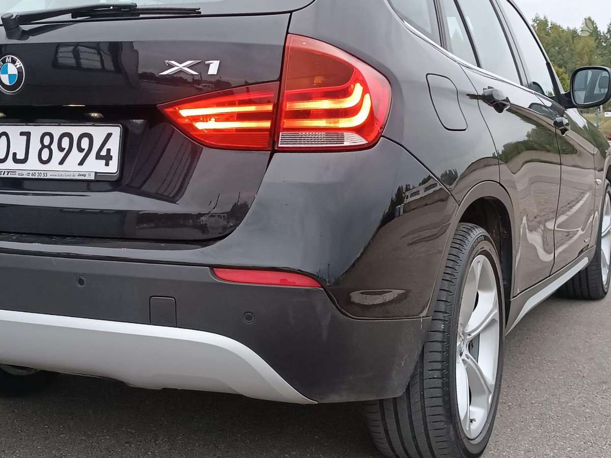 BMW X1 2011 — photo 8