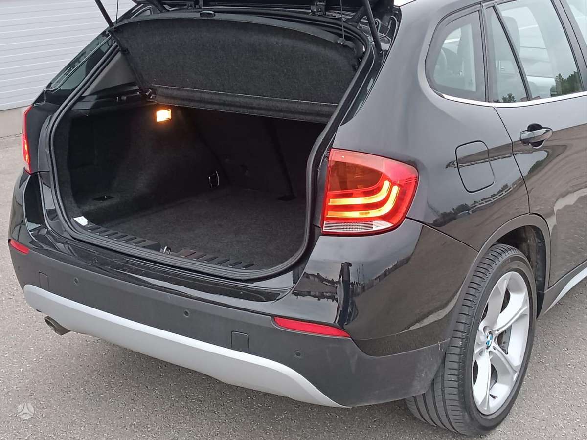 BMW X1 2011 — photo 9