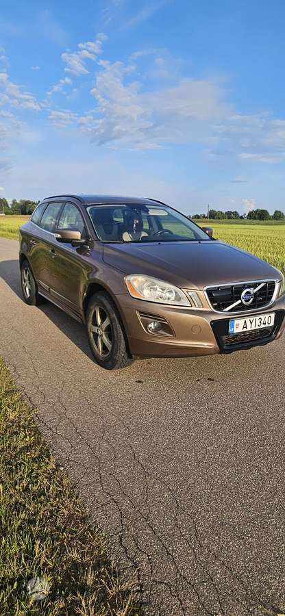 Volvo XC60 2010 — салон