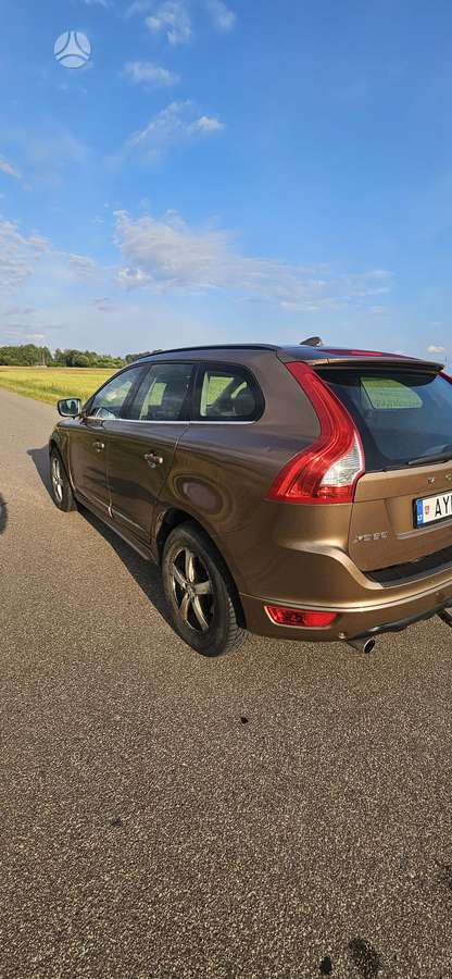 Volvo XC60 2010 — двигун 2400 cm³, 163 HP (120kW)