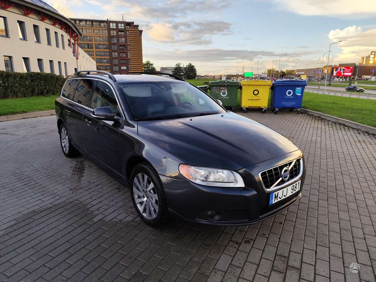 Volvo V70 2012 — вигляд ззаду
