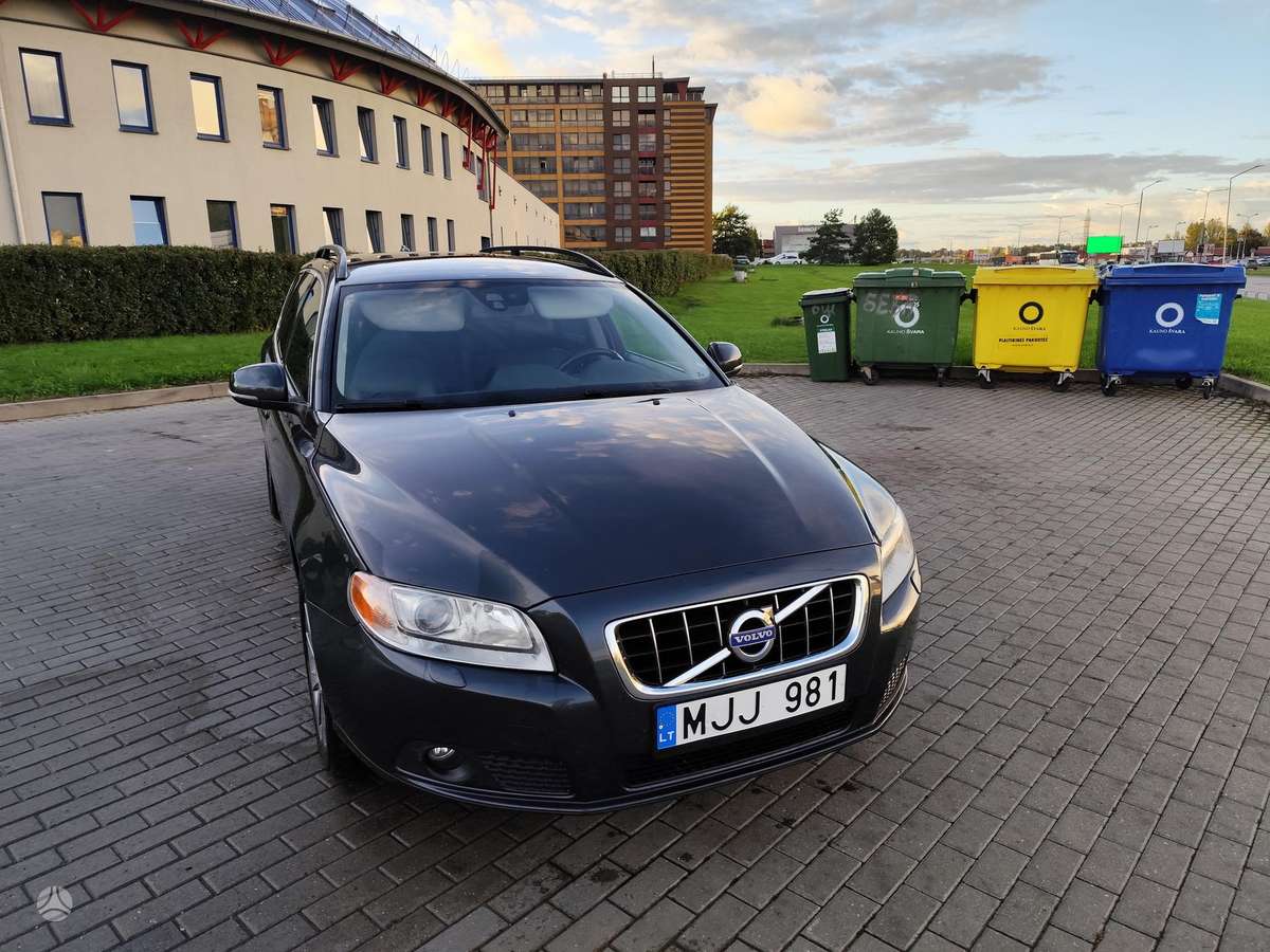 Volvo V70 2012 — салон