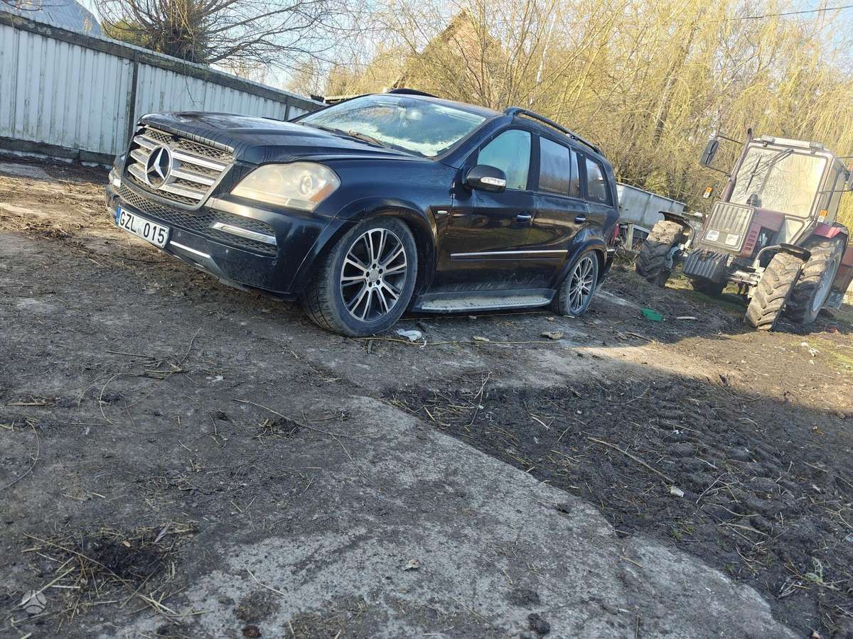 Mercedes-Benz GL320 2008 — rear view