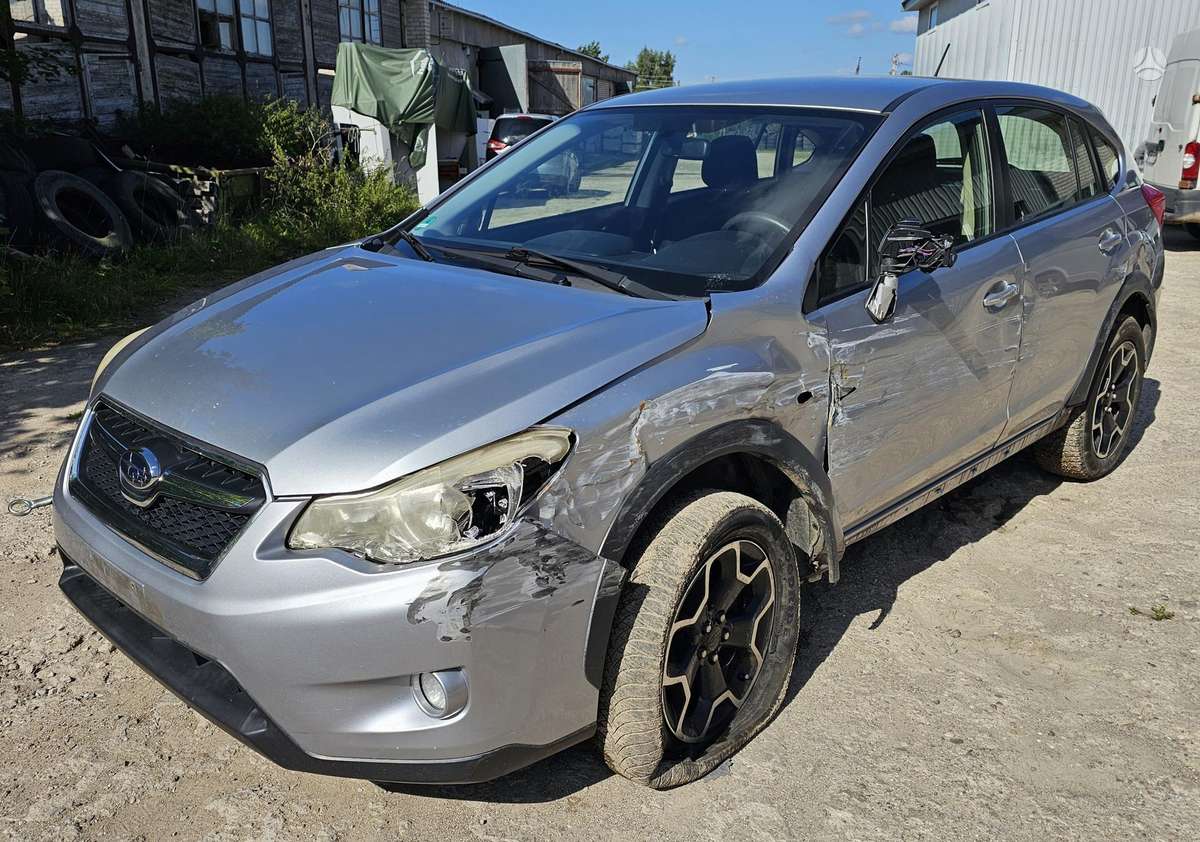 Subaru XV 2014 — interior