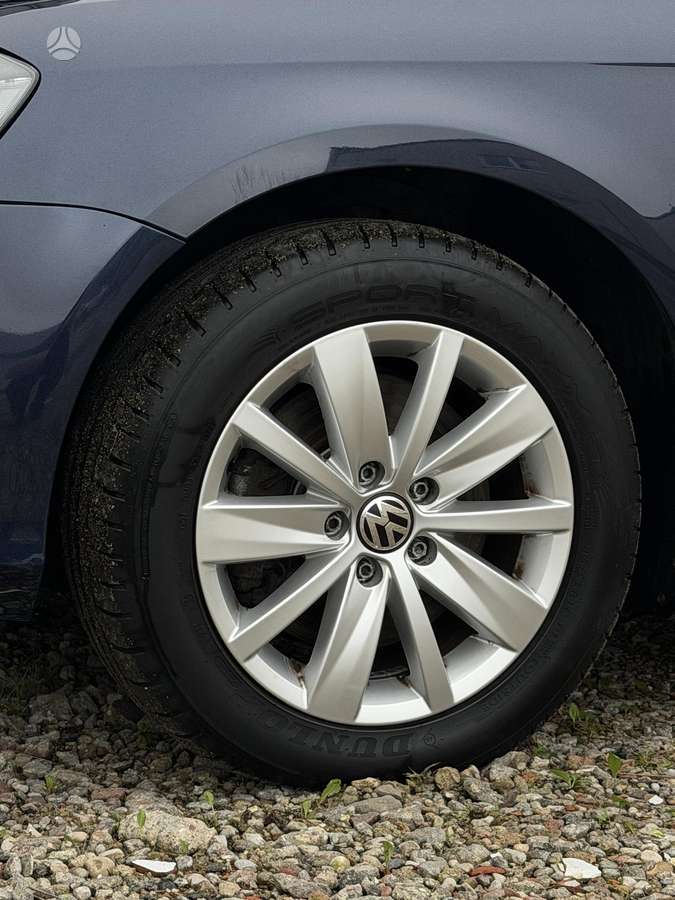Volkswagen Passat 2012 — вигляд ззаду