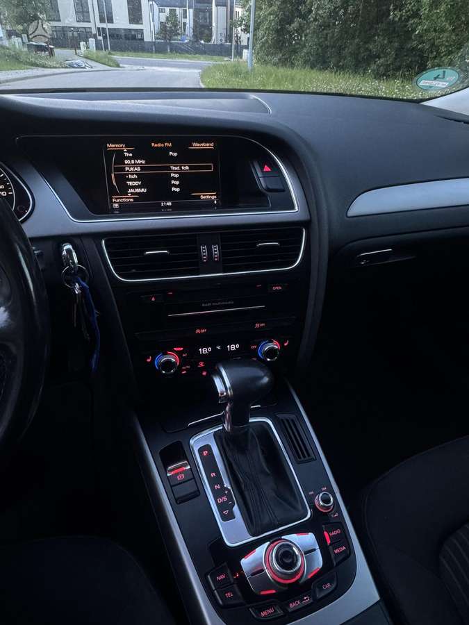 Audi A4 2013 — photo 11