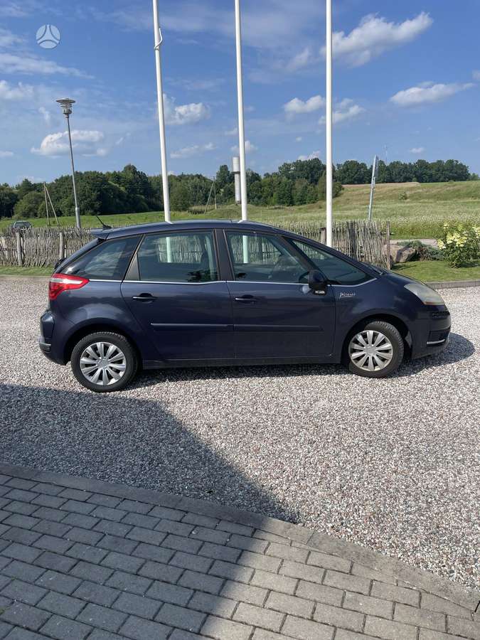 Citroen C4 2009 — салон