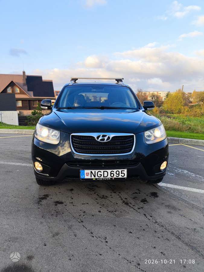 Hyundai Santa 2011 — rear view
