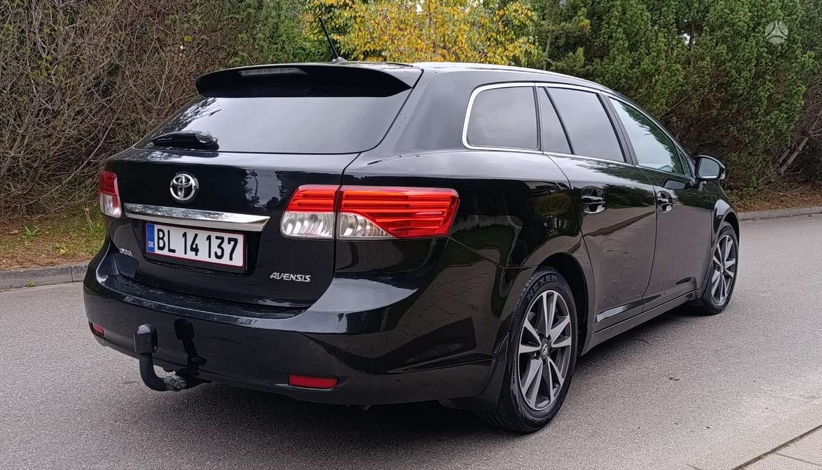 Toyota Avensis 2013 — двигун 1998 cm³, 124 HP (91kW)