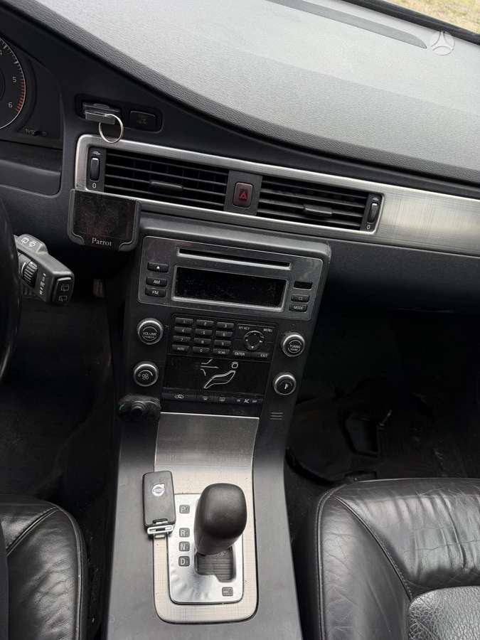 Volvo V70 2009 — photo 12