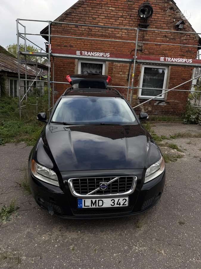 Volvo V70 2009 — rear view