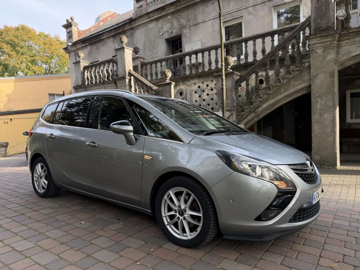 Opel Zafira 2012 — photo 10