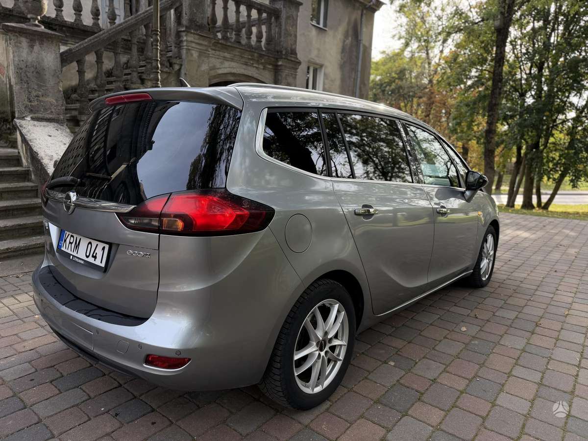 Opel Zafira 2012 — photo 11