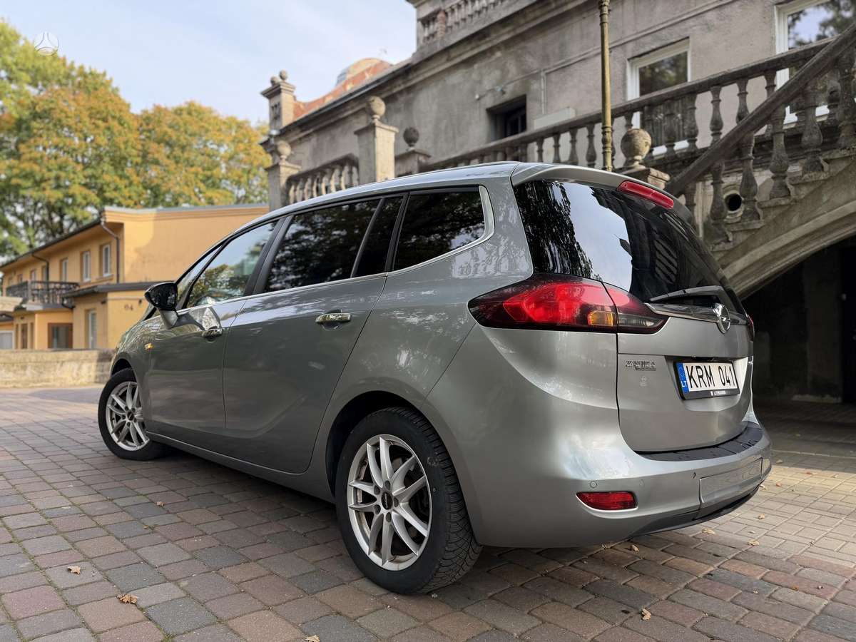 Opel Zafira 2012 — photo 12