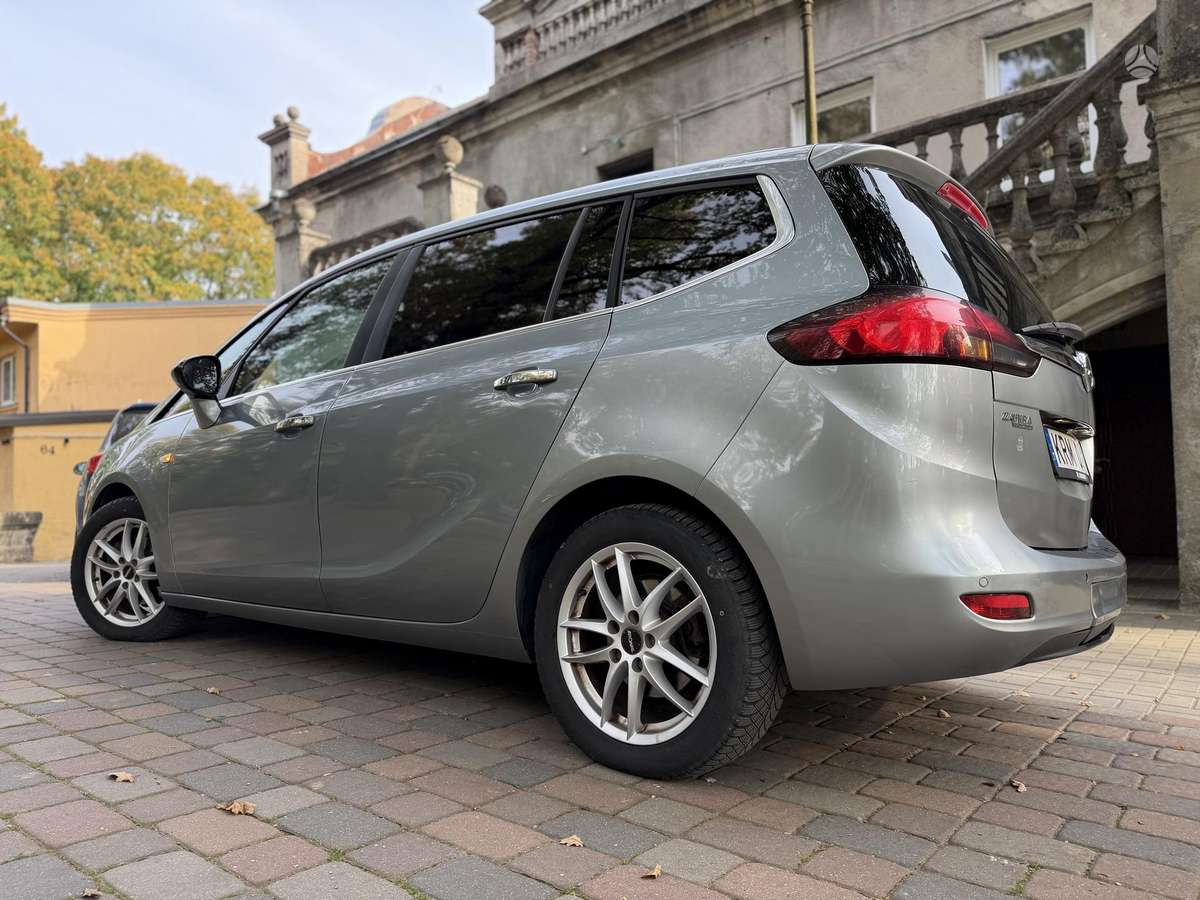 Opel Zafira 2012 — photo 14