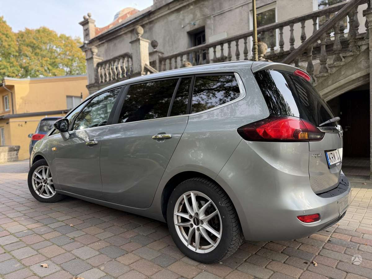 Opel Zafira 2012 — photo 17