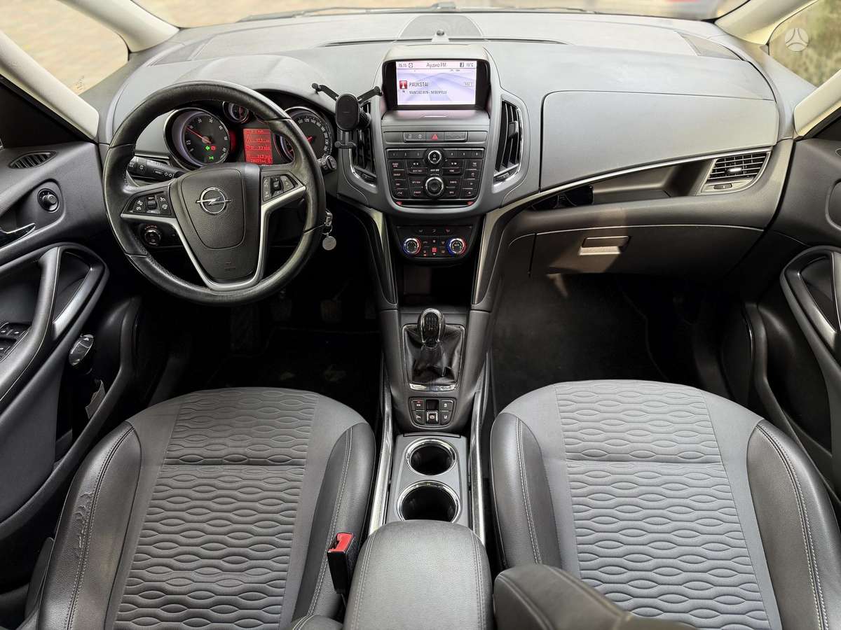 Opel Zafira 2012 — photo 19