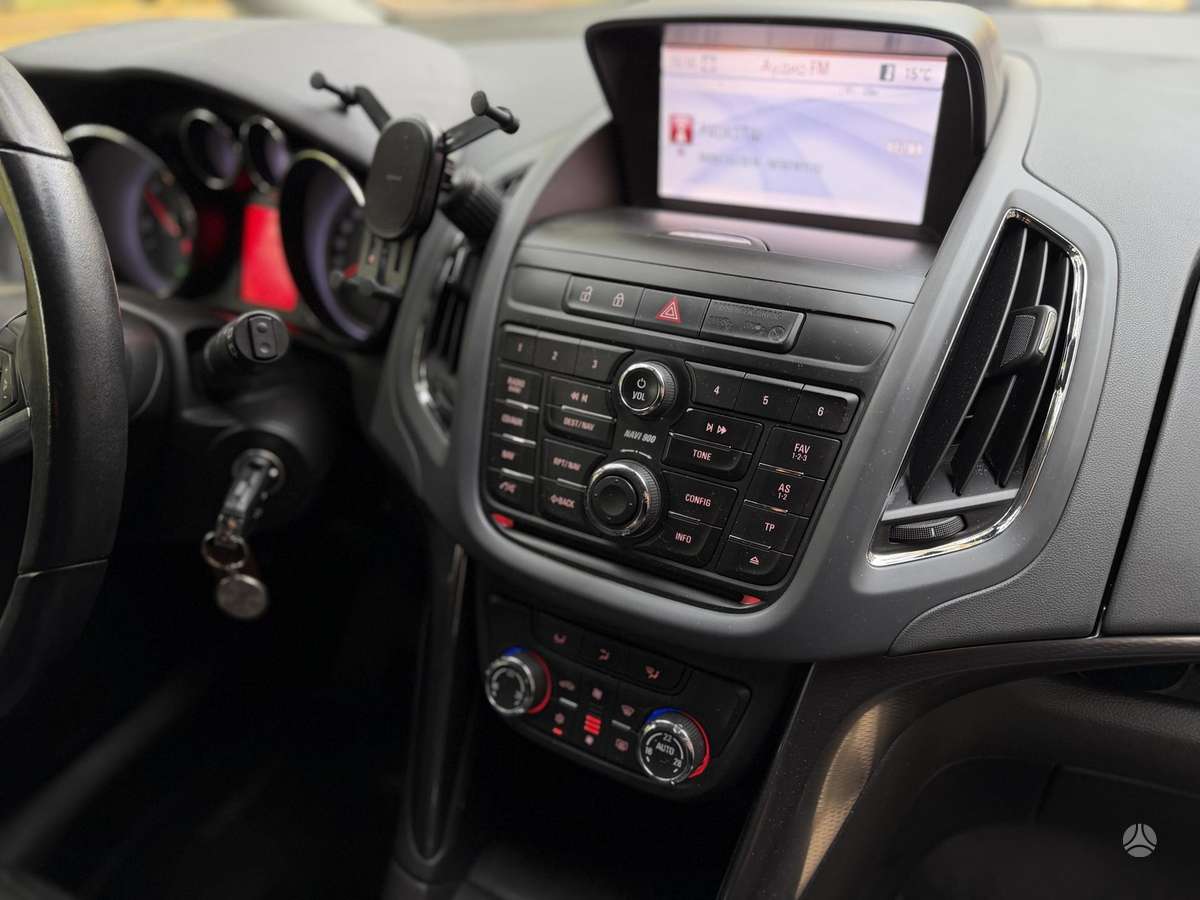 Opel Zafira 2012 — photo 20