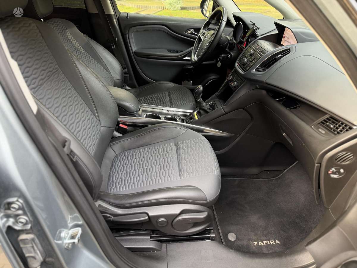 Opel Zafira 2012 — photo 21